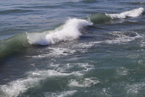 海滩上的海浪破浪 — 图库照片