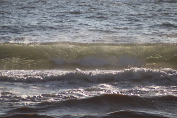Волны Пляже — стоковое фото