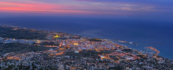 Alacakaranlık limanda Denia