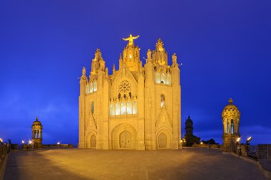 Tibidabo Tapınağı kutsal yürek