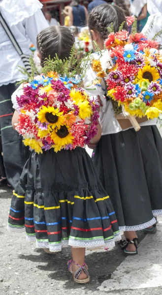 Colombianska rättvis blomma barn — Stockfoto