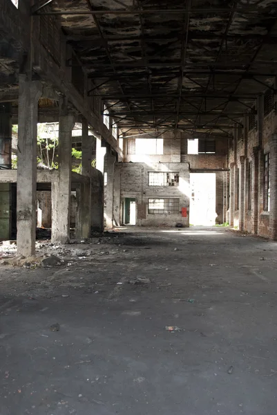 Puerta de madera corrediza vieja