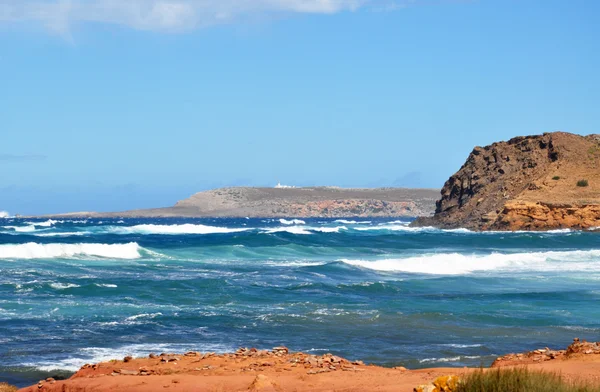 Prachtig uitzicht over Menorca eiland strand - geweldige reis naar Balearen in Spanje — Stockfoto