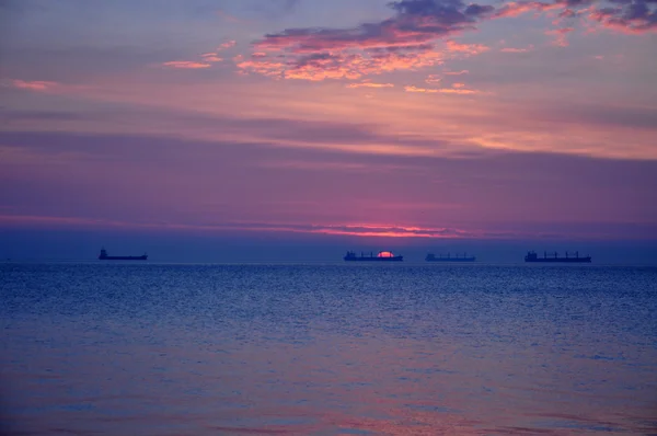 Hermoso amanecer brillante sobre el mar Báltico en Polonia — Foto de Stock