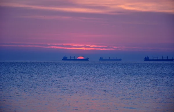 Яркий восход солнца над Балтийским морем в Польше — стоковое фото