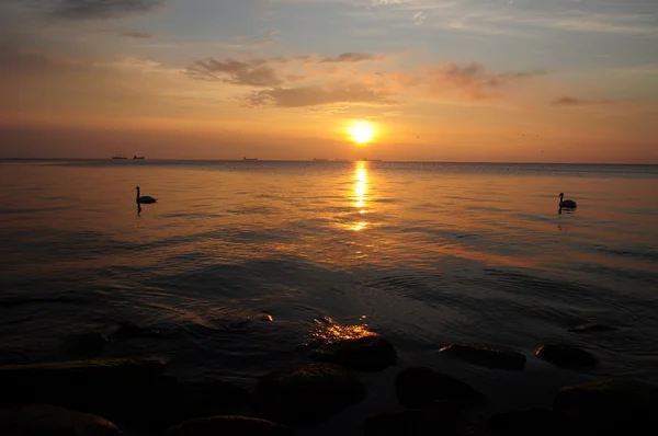 Salida del sol sobre el mar Báltico en Polonia — Foto de Stock