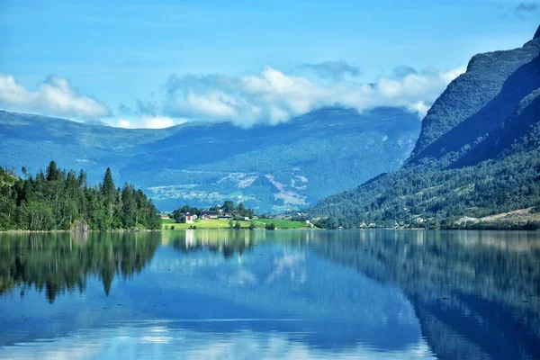 Vue Panoramique Sur Lac Dans Vallée Des Montagnes Norvège — Photo