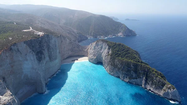 Krásný Skalnatý Břeh Tyrkysovou Vodou Ostrov Zakynthos — Stock fotografie