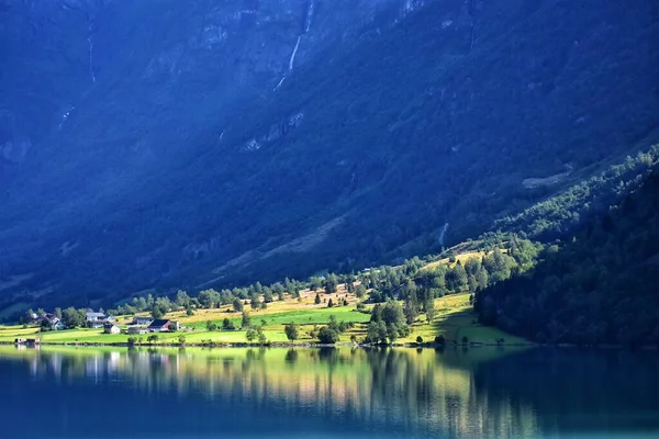 Vista Panorámica Lago Noruega Montañas Valle —  Fotos de Stock