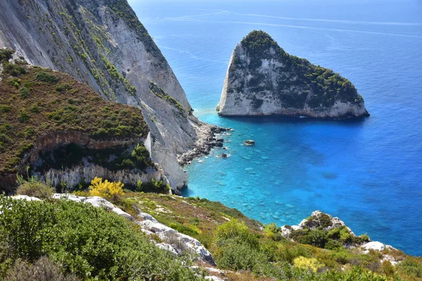 Krásný Skalnatý Břeh Tyrkysovou Vodou Ostrov Zakynthos — Stock fotografie