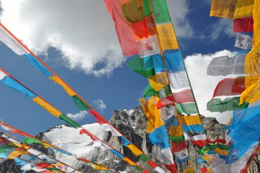 Tibet dualar mantra bayrakları
