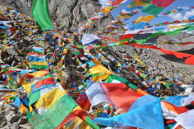 Tibet dualar mantra bayrakları