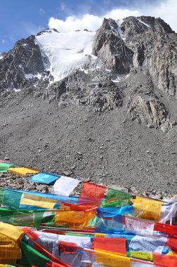 Tibet dualar mantra bayrakları