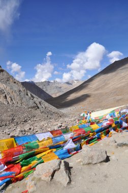 Tibet dualar mantra bayrakları