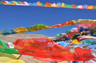 Dua bayrakları Tibet'te