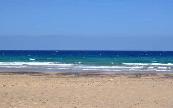 Playa de la Costa Blanca cerca de Puerto del Rosario —  Fotos de Stock