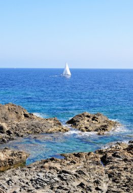 Beyaz Balear denizinde yelken
