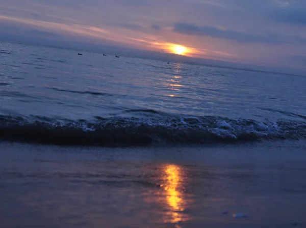 Nascer do sol sobre o Mar Báltico — Fotografia de Stock