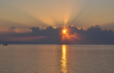 Karadeniz üzerinde güzel gündoğumu