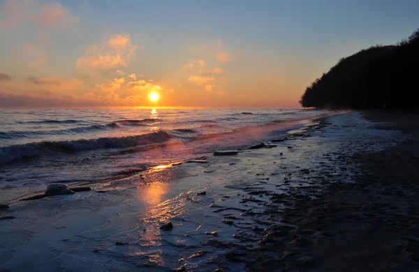 Wunderschöner Wintersonnenaufgang über der Ostsee in Polen — Stockfoto