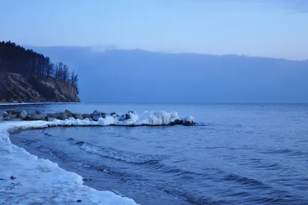 Hermoso paisaje marino de invierno en el norte de Polonia —  Fotos de Stock