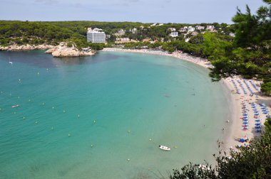 Menorca ada lagün üzerinde güzel manzara