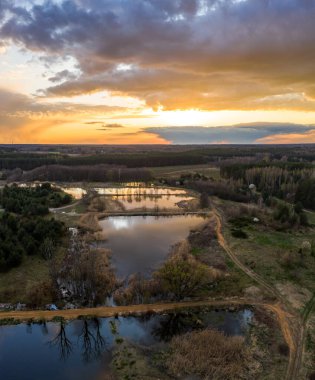 Petrykozy 'deki göllerde gün batımı.