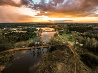 Petrykozy 'deki göllerde gün batımı.