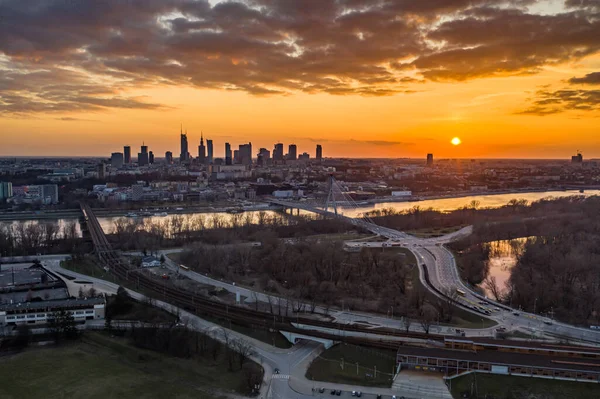 Varşova 'da güzel bir gün batımı.