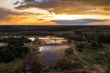 Petrykozy 'deki göllerde gün batımı.
