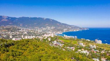  Yalta şehrinden ve Karadeniz kıyısından çarpıcı bir manzara.