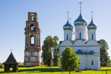16. yüzyılda kurulan Yaroslavl Bölgesi 'nin Sloboda köyündeki Spaso-Preobrazhensky Gennadiev Manastırı.