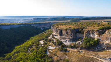 Chufut-Kale, Kırım 'daki bir ortaçağ Yahudi kalesi. Terk edilmiş antik şehir dağlarda.
