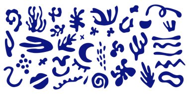 Beyaz arka planda izole edilmiş Matisse mavisi organik şekiller. Soyut şekillerin koleksiyonu.