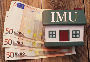 house with euro banknotes with the sign 