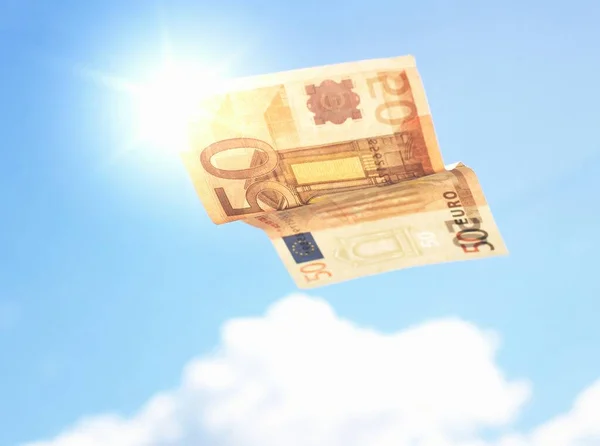 Izolované Euro Bankovky Létání Slunné Obloze Mraky — Stock fotografie