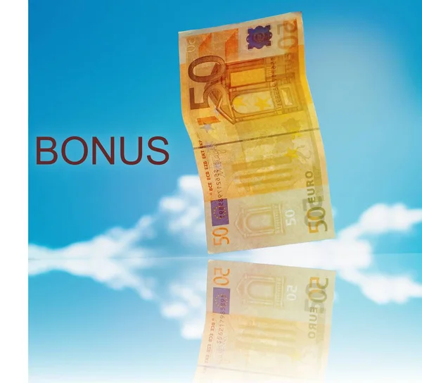 ボーナス という文字で空を飛ぶ50ユーロの紙幣の1つ — ストック写真