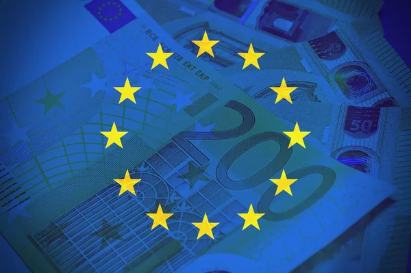 Банкнота 200 Евро Столе Европейским Флагом — стоковое фото