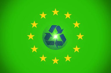 Merkezinde geri dönüşüm logosu bulunan yeşil renkli Avrupa bayrağı. Avrupa 'da geri dönüşüm kavramı.