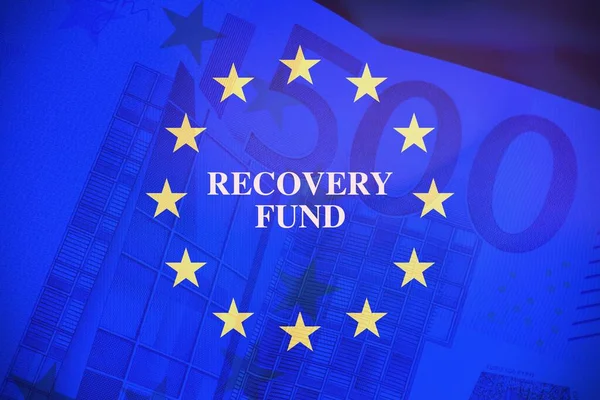 以欧洲国旗为背景的500欧元纸币 内容为 恢复基金 — 图库照片