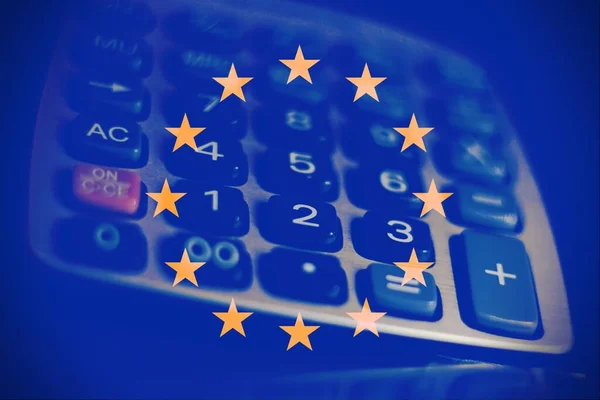 Крупный План Современного Калькулятора Концепцией Европейского Флага Европейской Экономики — стоковое фото