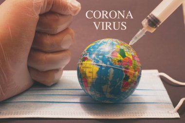 Bir şırınga iğnesi. Küresel Coronavirus aşısı kavramı..