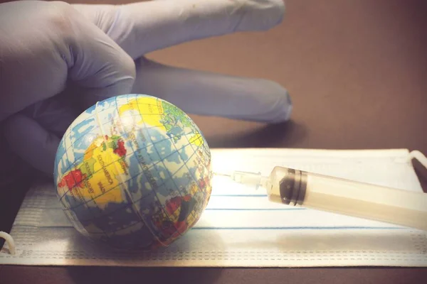 World Globe Syringe Injecting Vaccine Concept Global Vaccination — Stock Photo, Image