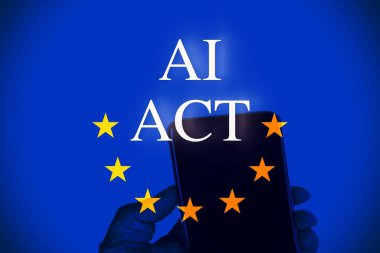 Avrupa Bayrak ve Yapay Zeka Yasası kavramına sahip cep telefonu kullanan kişi