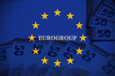 Avrupa bayrağı üzerine ECB metni. Merkez bankacılık, para politikası ve Avrupa 'da mali istikrarın kavramsal imajı