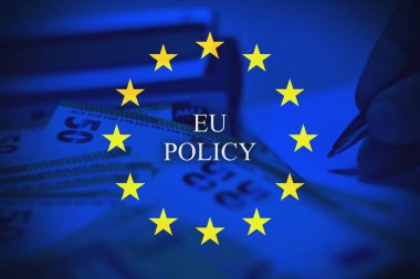 Avrupa bayrağı üzerine ECB metni. Merkez bankacılık, para politikası ve Avrupa 'da mali istikrarın kavramsal imajı