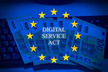 AB bayrağı ve SFDR harfli avro banknotları. Avrupa sürdürülebilir yatırımını, ESG uyumluluğunu ve mali düzenlemeyi gösteren kavramsal görüntü