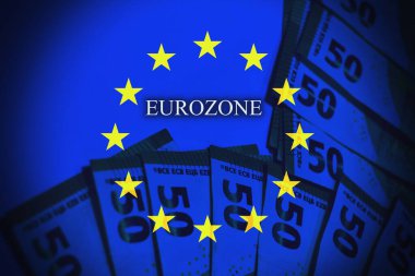 AB bayrağı ve SFDR harfli avro banknotları. Avrupa sürdürülebilir yatırımını, ESG uyumluluğunu ve mali düzenlemeyi gösteren kavramsal görüntü