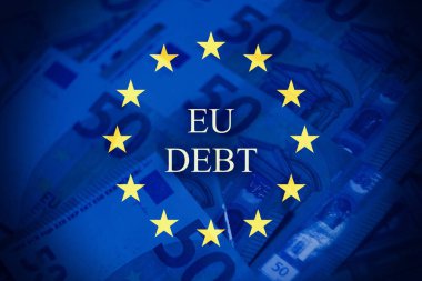 Avrupa Birliği bayrağı ve Stratejik Özerklik metninin yer aldığı avro banknotları. Avrupa 'nın finansal bağımsızlığını, ekonomik egemenliğini ve stratejik karar verme mekanizmasını temsil eden kavramsal imaj