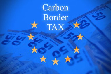 Avrupa Birliği Karbon Sınır Ayarlama Mekanizmasını (CBAM) temsil eden kavramsal görüntü, avro banknotları ve Karbon Sınır Vergisi metni ile birlikte AB bayrağı tarafından sembolize ediliyor